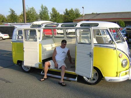 Smitty's '67 21 Window Bus